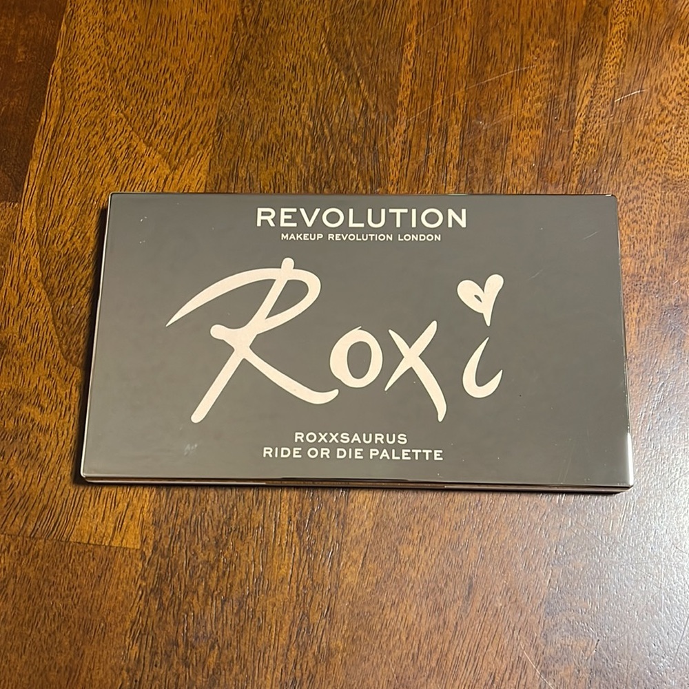 Revolution Roxi - Picture 3 of 5